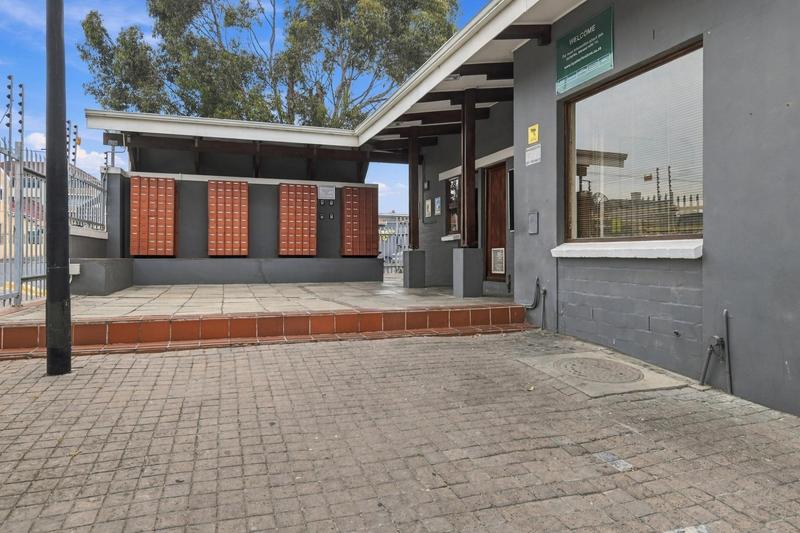 To Let 2 Bedroom Property for Rent in Maitland Western Cape
